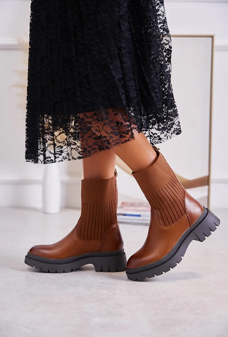 Boots Chelsea camel plateforme, tige façon chaussette