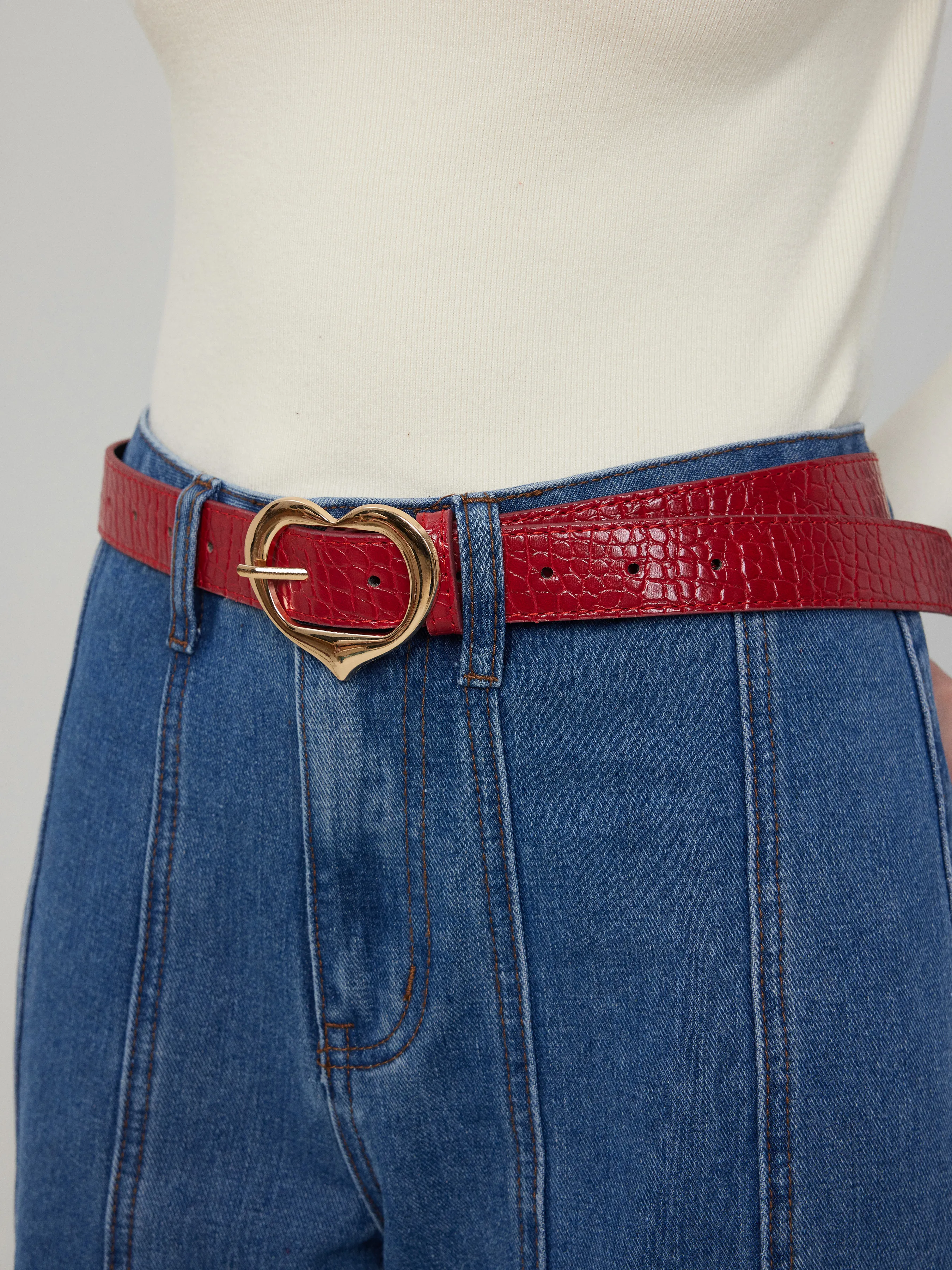 Ceinture à boucle en forme de cœur