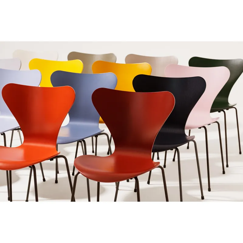 Chaise     SERIE 7 Frêne teinté Noir           FRITZ HANSEN