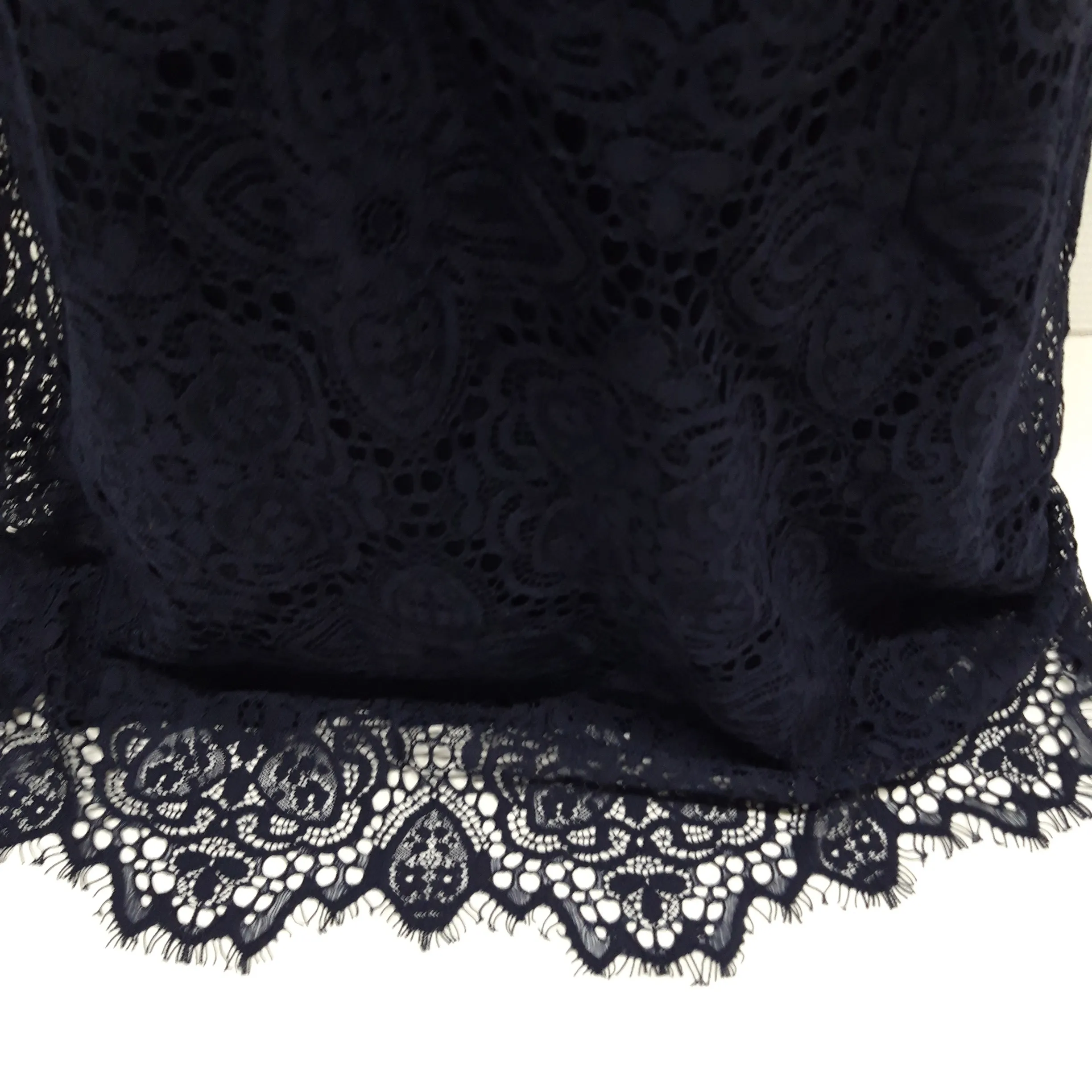 Petite robe bleu marine,en dentelle, sans manches Naf Naf, taille 38 